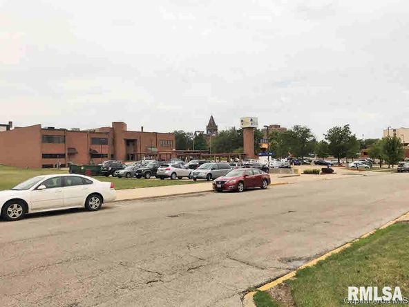 88 N Prairie St, Galesburg, IL 61401